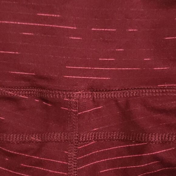 Champion. EUC.  Burgandy Athletic Leggings Size S. - Picture 3 of 11